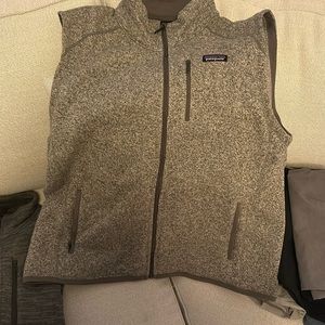 XXL Patagonia zip up vest, gray